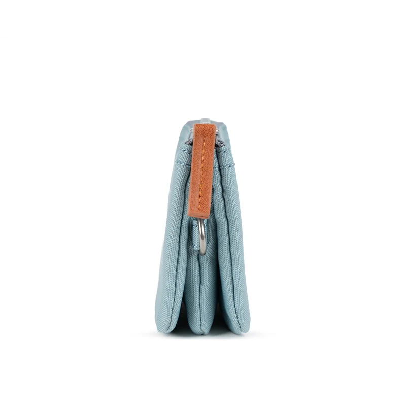 ROKA Carnaby Kleine Geldbörse aus recyceltem Canvas von London Fog