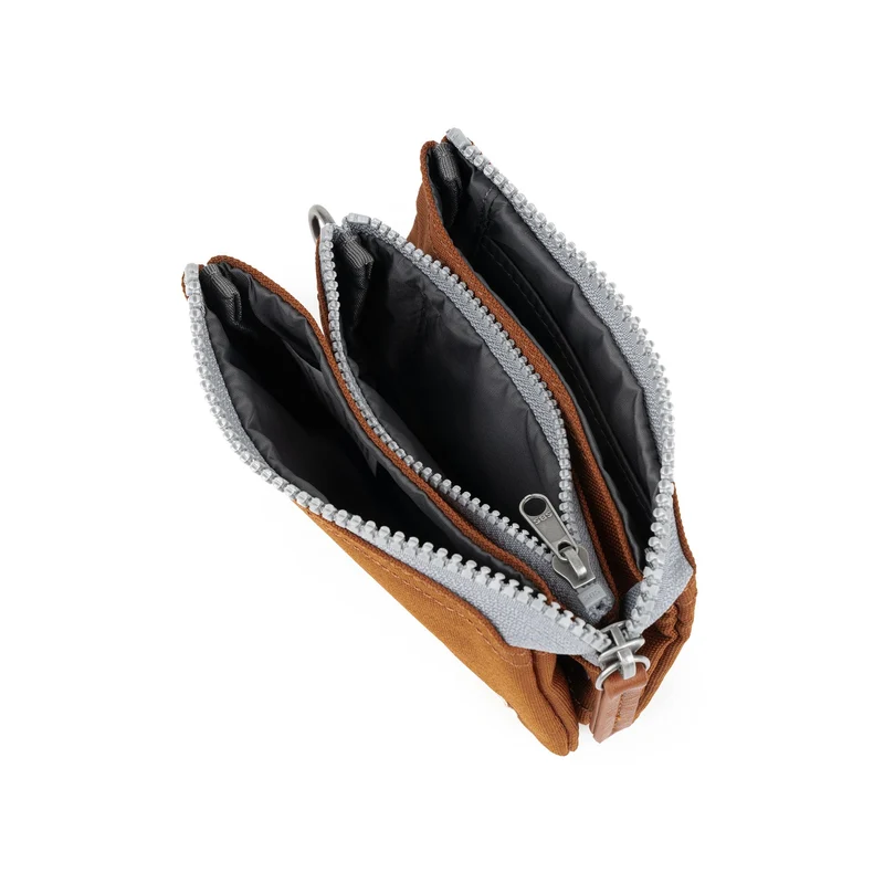 ROKA Carnaby Bran Kleine Handtasche aus recyceltem Canvas