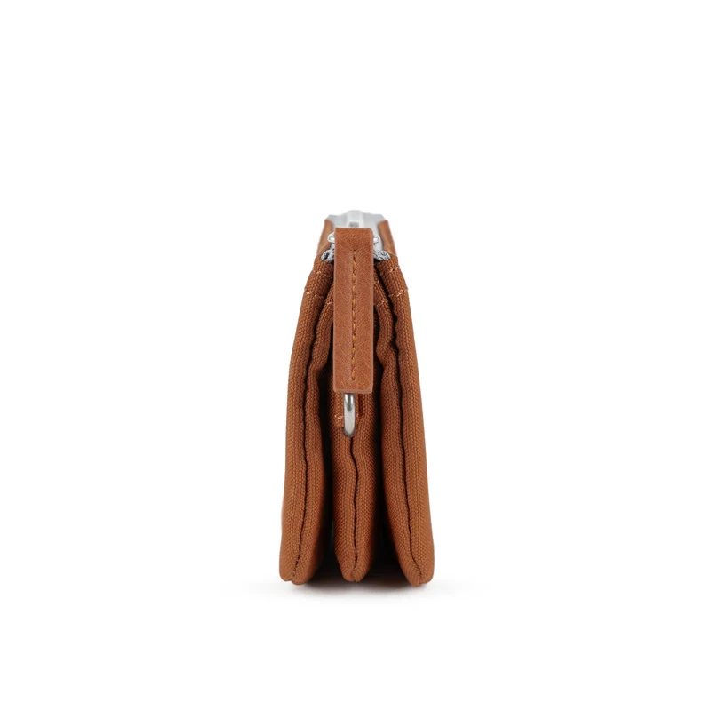 ROKA Carnaby Bran Kleine Handtasche aus recyceltem Canvas