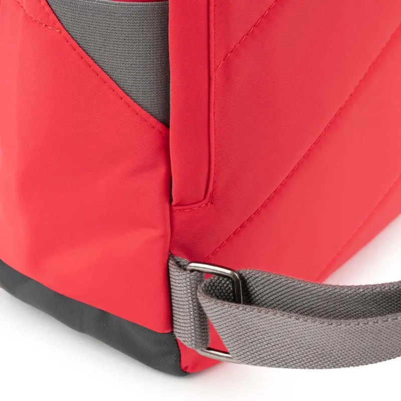 ROKA Canfield B Poppy Kleine Tasche aus recyceltem Nylon