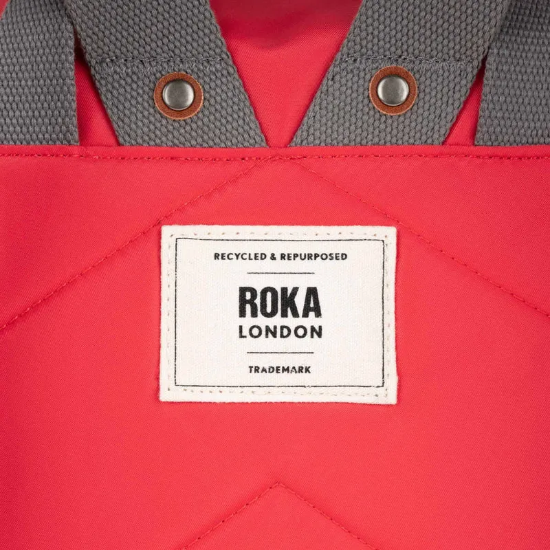 ROKA Canfield B Poppy Kleine Tasche aus recyceltem Nylon