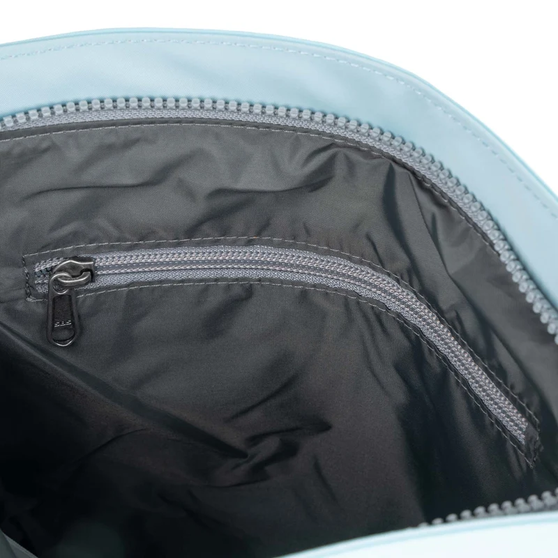 ROKA Kennington B Mittelgroße Tasche aus recyceltem Nylon - Canal