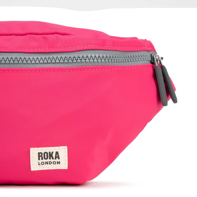 ROKA Mittelgroße Jubilee-Tasche aus recyceltem Nylon - Sparkling Cosmo