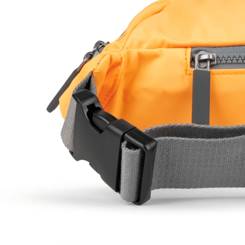 ROKA Mittelgroße Jubilee-Tasche aus recyceltem Nylon - Sorbet