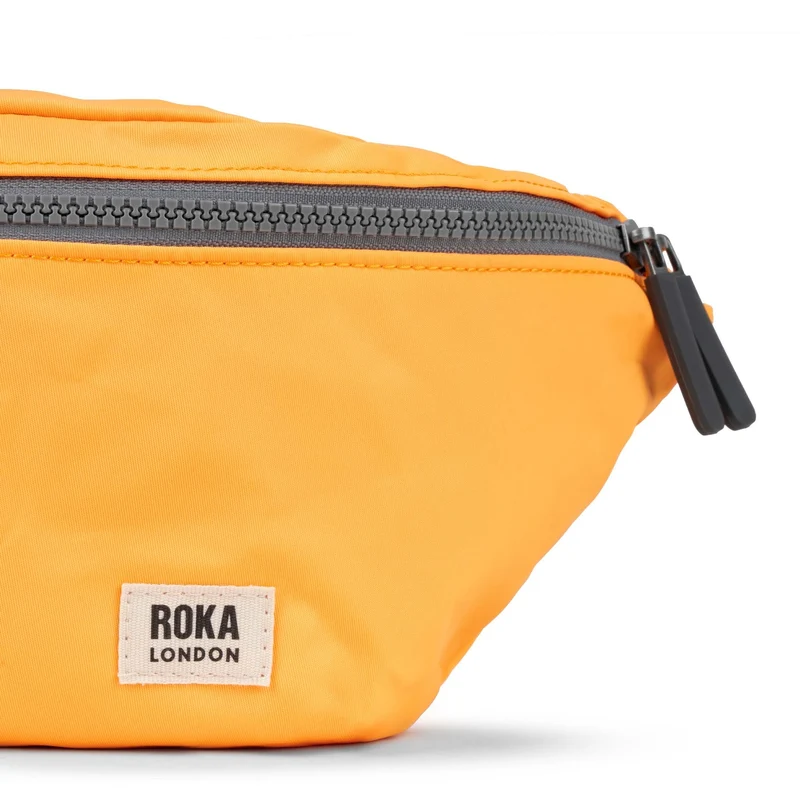 ROKA Mittelgroße Jubilee-Tasche aus recyceltem Nylon - Sorbet