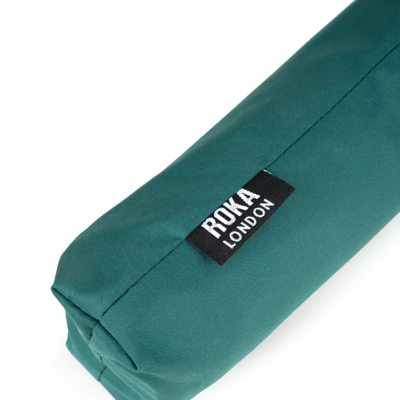 ROKA Waterloo – Regenschirm aus recyceltem Nylon in Blaugrün/Mitternachtsblau