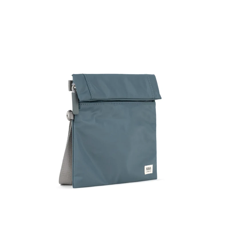 ROKA Kleine Tasche Stratford aus recyceltem Nylon - Rauchgrau