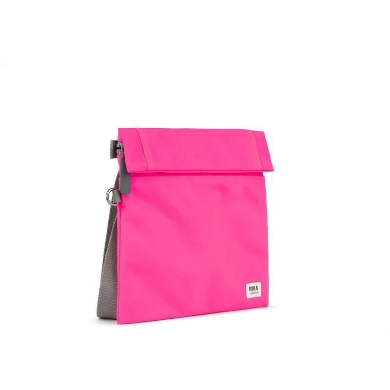 ROKA Kleine Tasche Stratford aus recyceltem Nylon - Neonpink