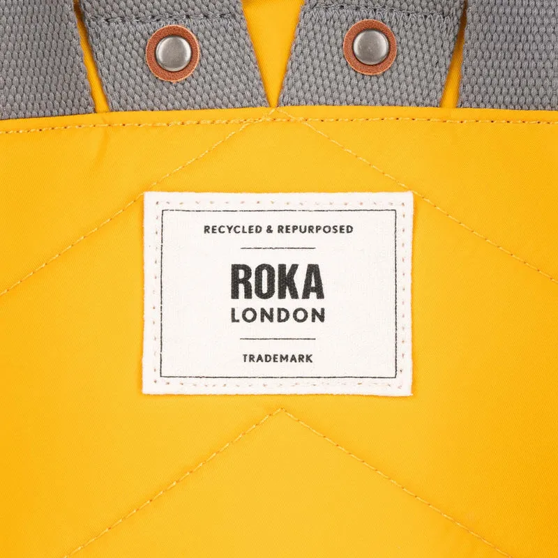 ROKA Bantry B Safran Kleine Tasche aus recyceltem Nylon