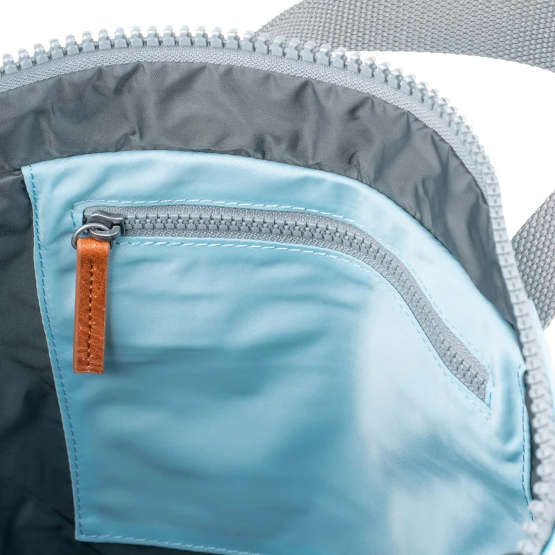 ROKA Canfield B Canal Kleine Tasche aus recyceltem Nylon