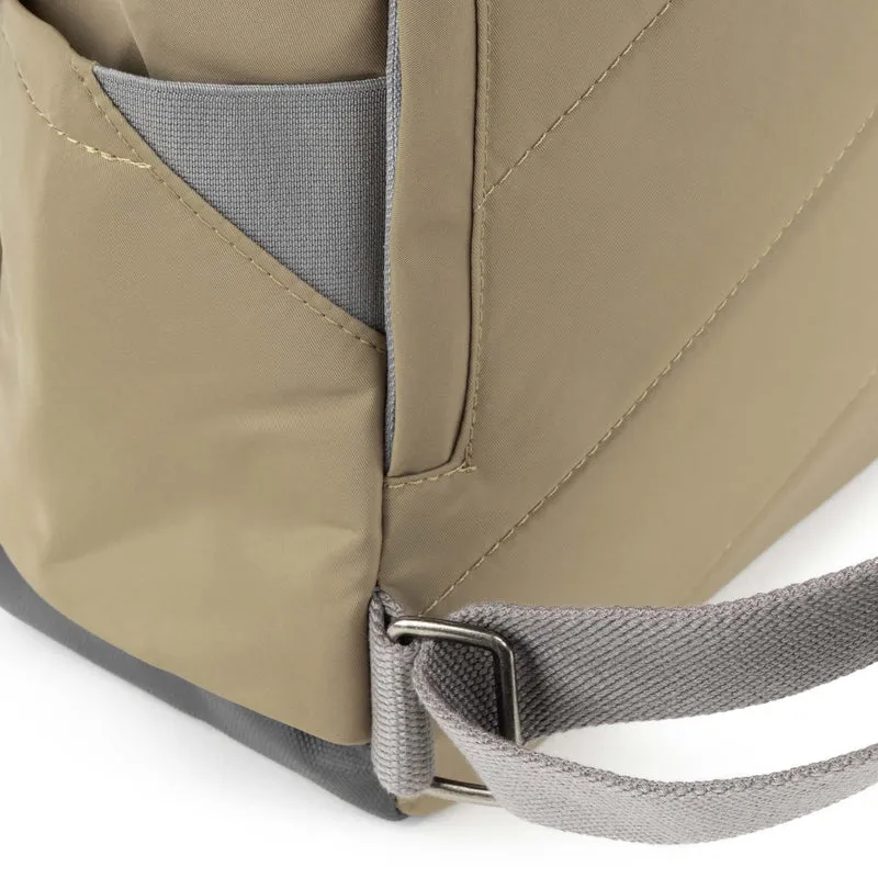 ROKA Canfield B Taupe Medium Tasche aus recyceltem Nylon