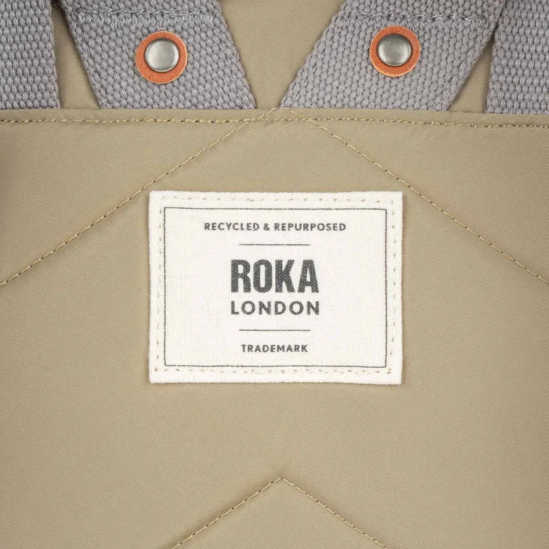 ROKA Canfield B Taupe Medium Tasche aus recyceltem Nylon