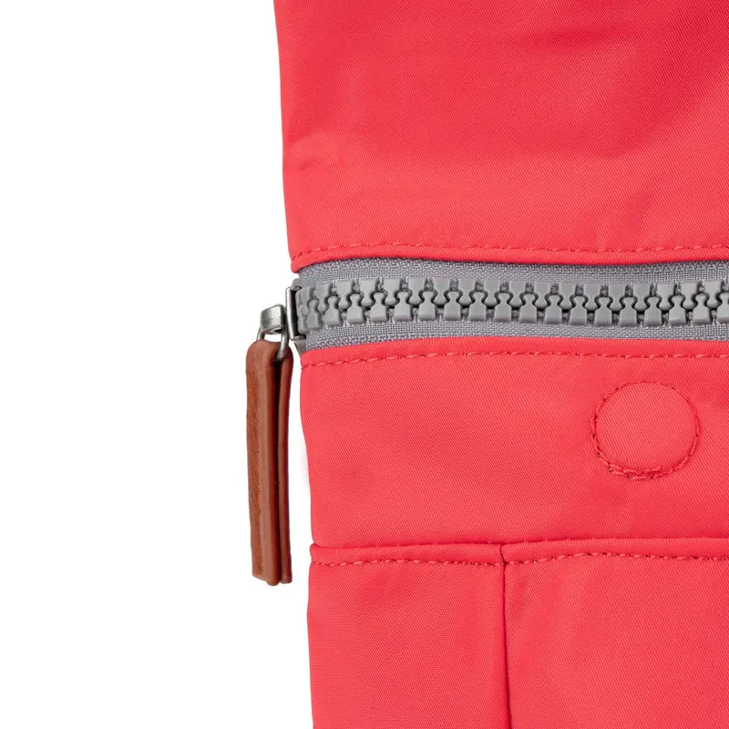 ROKA Canfield B Poppy Medium Tasche aus recyceltem Nylon