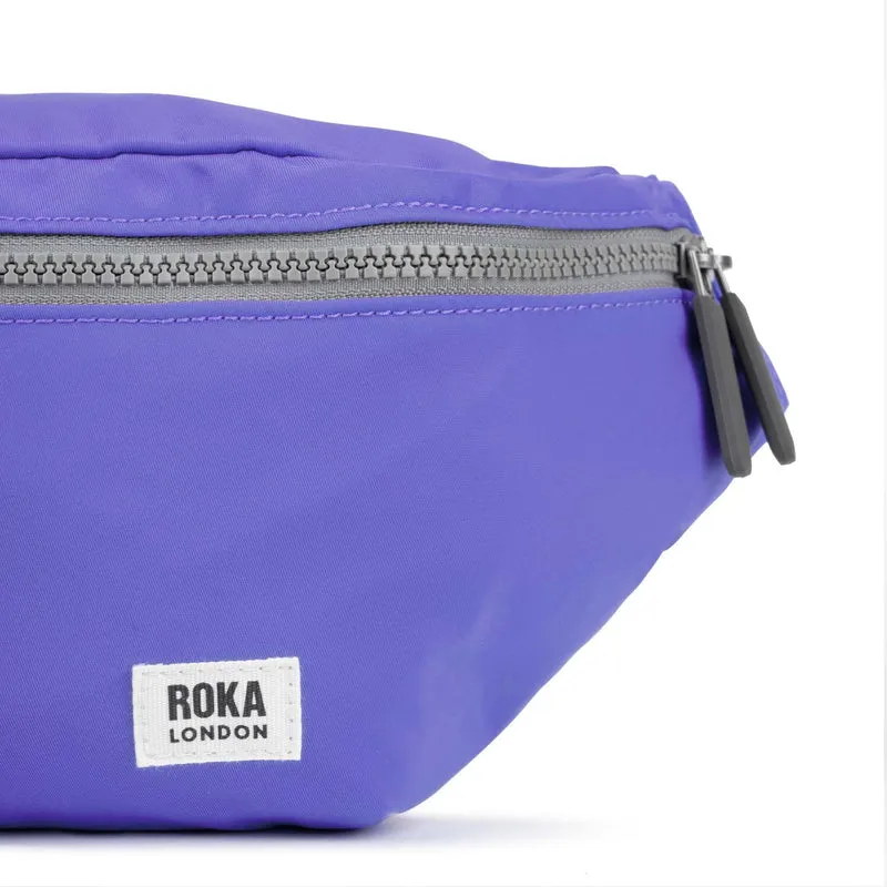 ROKA Mittelgroße Jubilee-Tasche aus recyceltem Nylon - Schlichtes Lila