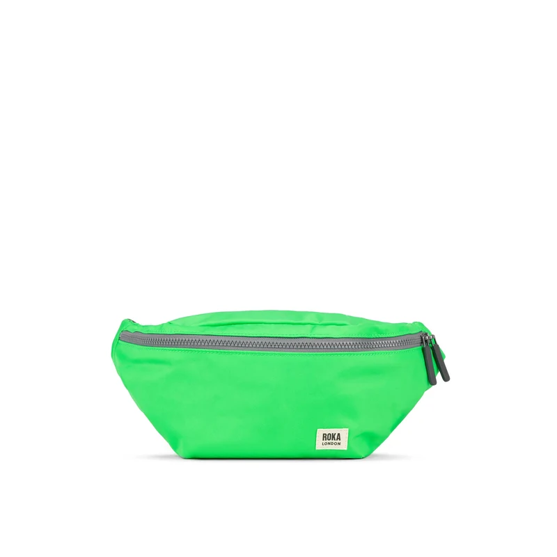 ROKA Mittelgroße Jubilee-Tasche aus recyceltem Nylon – Kleeblatt