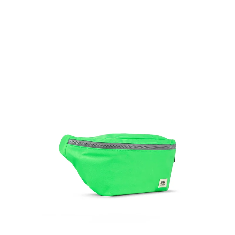 ROKA Mittelgroße Jubilee-Tasche aus recyceltem Nylon – Kleeblatt