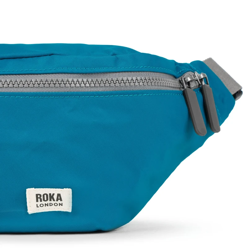 ROKA Mittelgroße Jubilee-Tasche aus recyceltem Nylon - Seaport