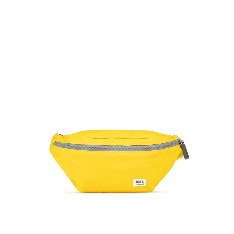 ROKA Mittelgroße Tasche „Jubilee“ aus recyceltem Nylon – Senfgelb