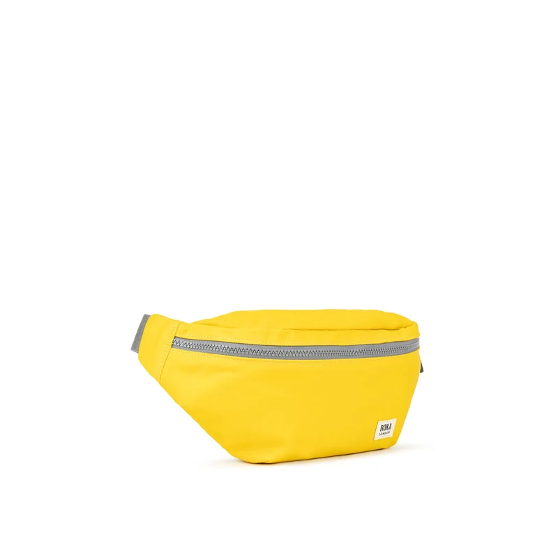 ROKA Mittelgroße Tasche „Jubilee“ aus recyceltem Nylon – Senfgelb