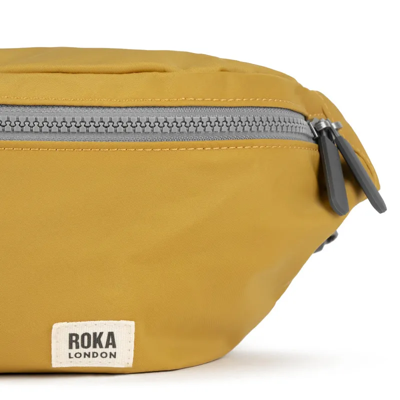 ROKA Jubilee – mittelgroße Tasche aus recyceltem Nylon – Mais