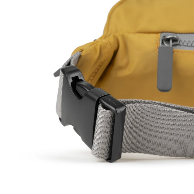 ROKA Jubilee – mittelgroße Tasche aus recyceltem Nylon – Mais