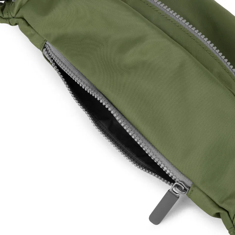 ROKA Mittelgroße Jubilee-Tasche aus recyceltem Nylon - Avocado