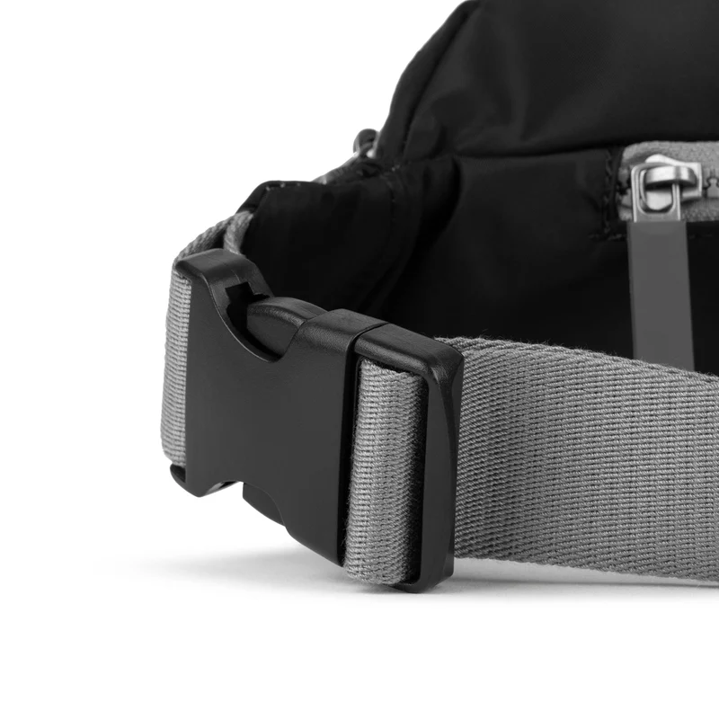 ROKA Mittelgroße Tasche „Jubilee“ aus recyceltem Nylon - Schwarz