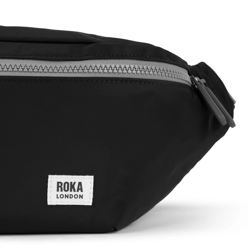 ROKA Mittelgroße Tasche „Jubilee“ aus recyceltem Nylon - Schwarz