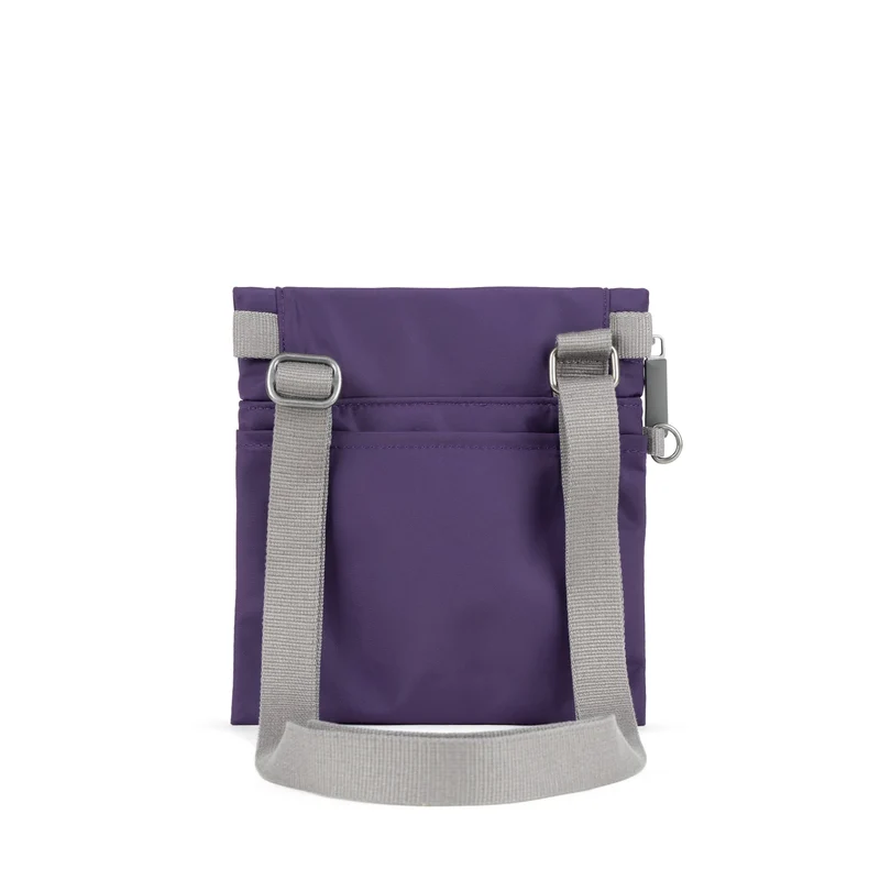 ROKA Kleine Stratford-Tasche aus recyceltem Nylon - Majestätisches Lila