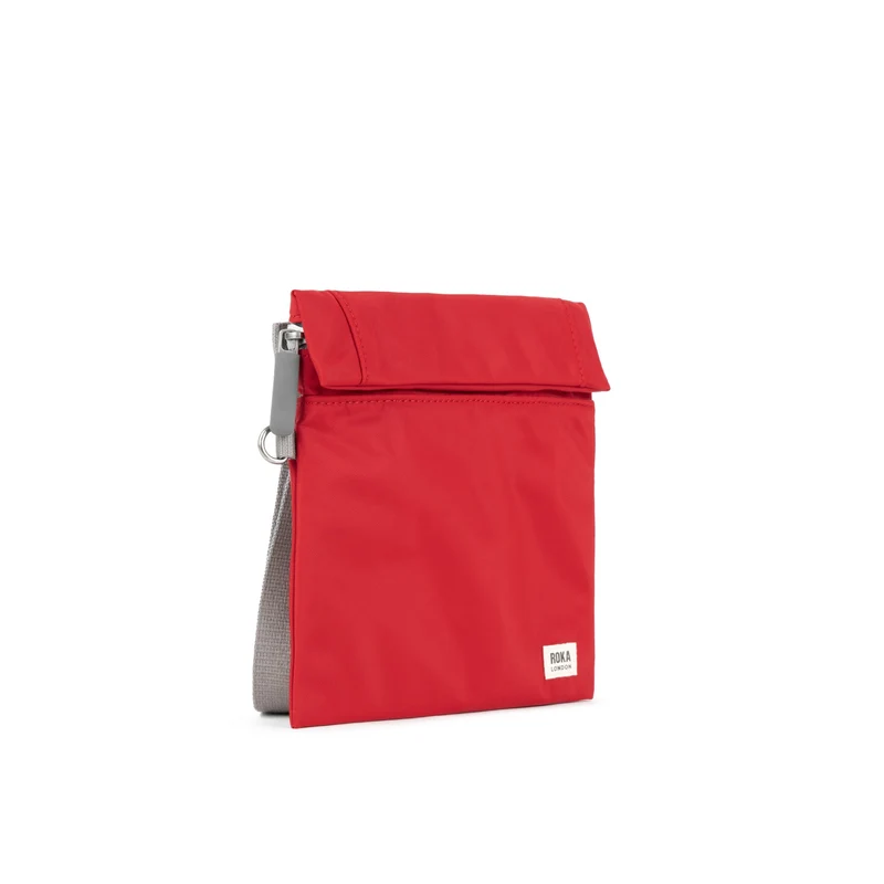 ROKA Kleine Stratford-Tasche aus recyceltem Nylon - Cranberry