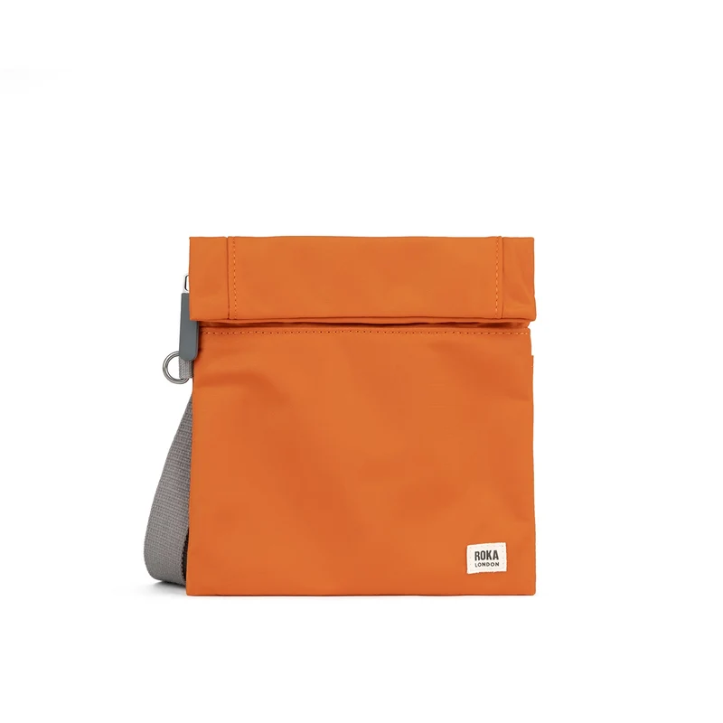 ROKA Kleine Tasche Stratford aus recyceltem Nylon - Gebranntes Orange