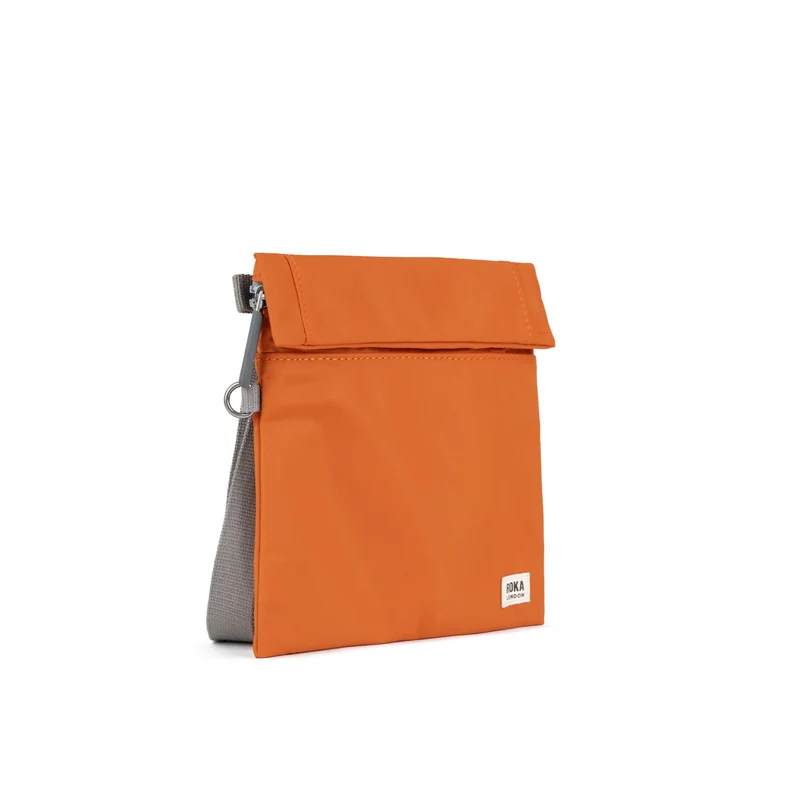 ROKA Kleine Tasche Stratford aus recyceltem Nylon - Gebranntes Orange