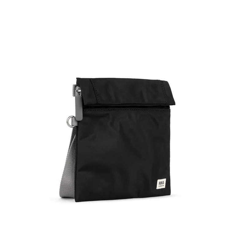 ROKA Kleine Tasche „Stratford“ aus recyceltem Nylon - Schwarz