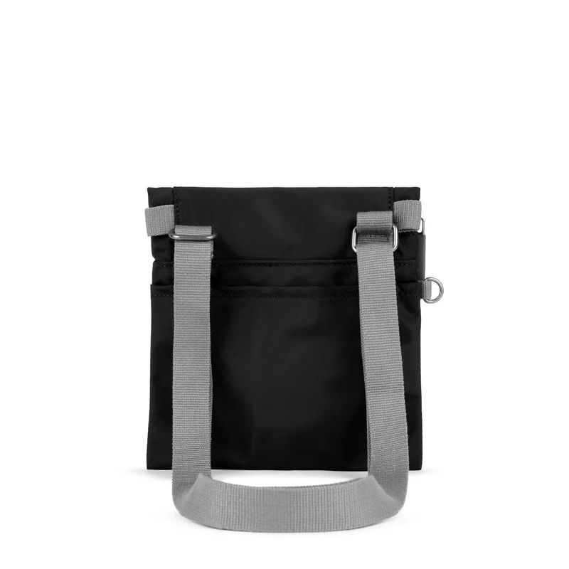 ROKA Kleine Tasche „Stratford“ aus recyceltem Nylon - Schwarz