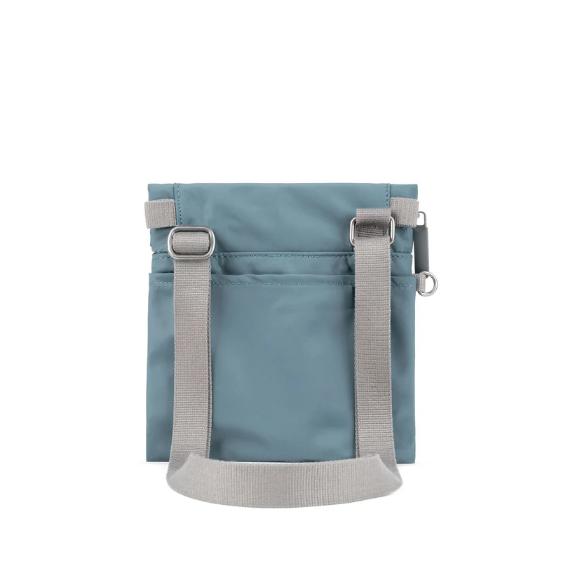 ROKA Kleine Stratford-Tasche aus recyceltem Nylon - Airforce