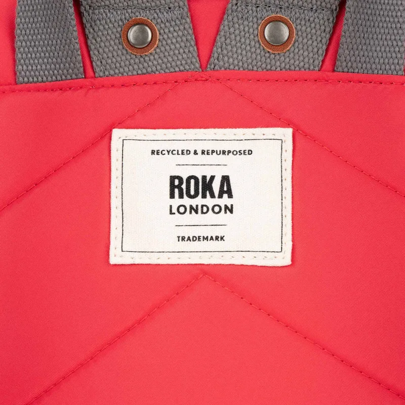 ROKA Bantry B Poppy Kleine Tasche aus recyceltem Nylon