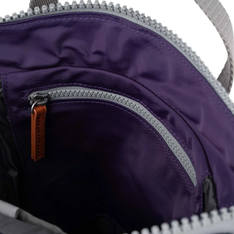 ROKA Bantry B Majestic Purple Kleine Tasche aus recyceltem Nylon