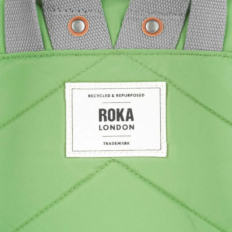 ROKA Bantry B Kiwi Kleine Tasche aus recyceltem Nylon