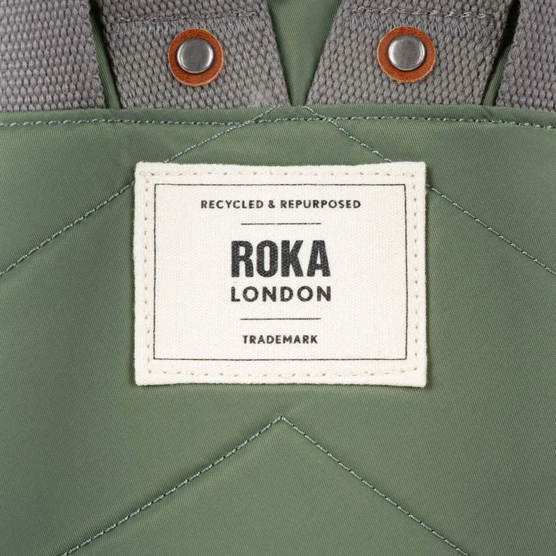 ROKA Bantry B Granite Kleine Tasche aus recyceltem Nylon