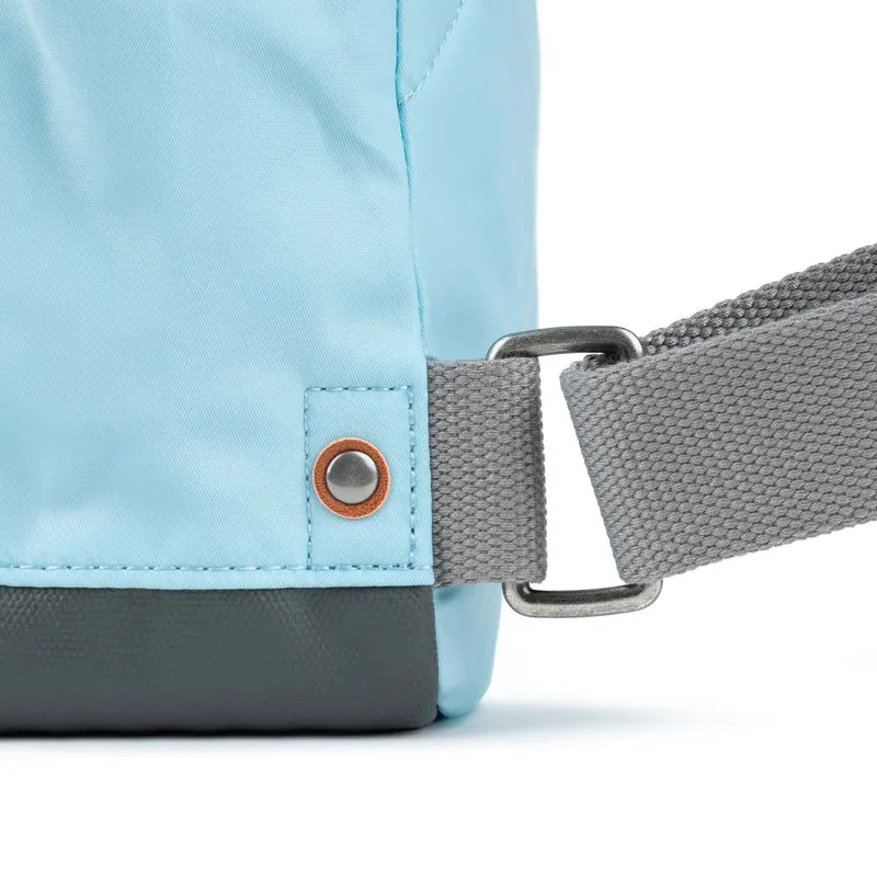 ROKA Bantry B Canal Kleine Tasche aus recyceltem Nylon