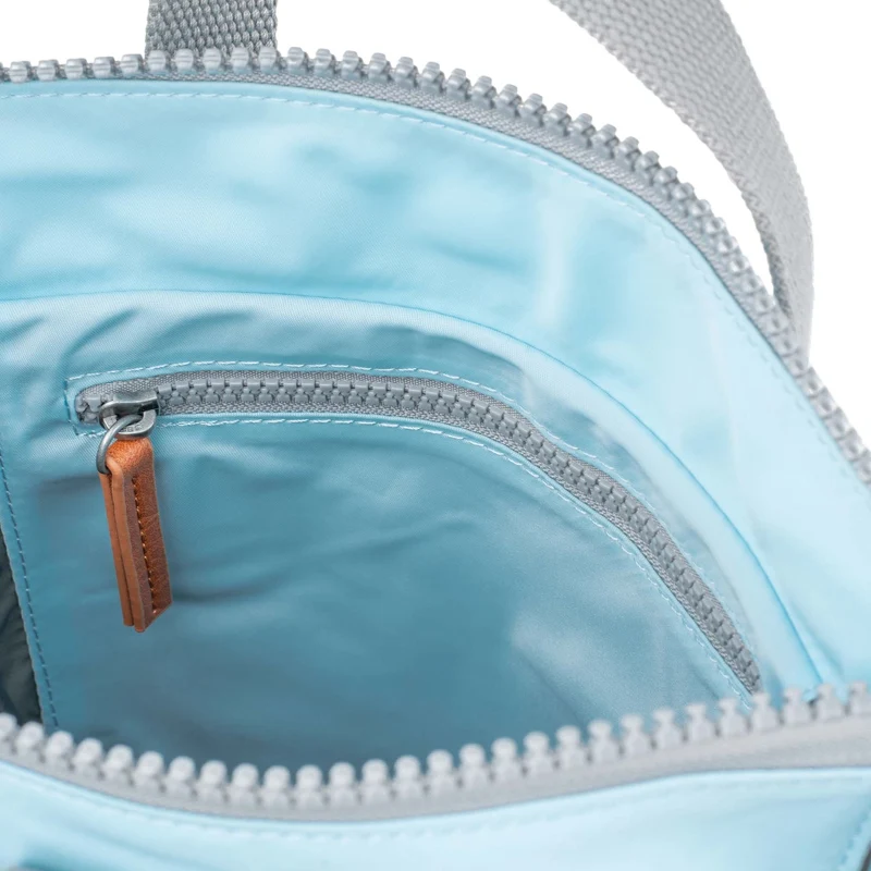 ROKA Bantry B Canal Kleine Tasche aus recyceltem Nylon