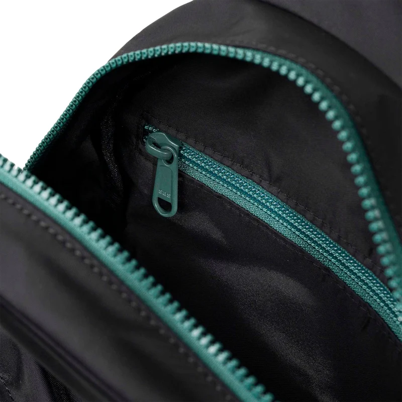 ROKA All Black Willesden Große Tasche aus recyceltem Nylon, Farbe B Teal