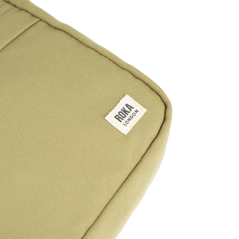 ROKA Bond Khakifarbene Tasche aus recyceltem Canvas