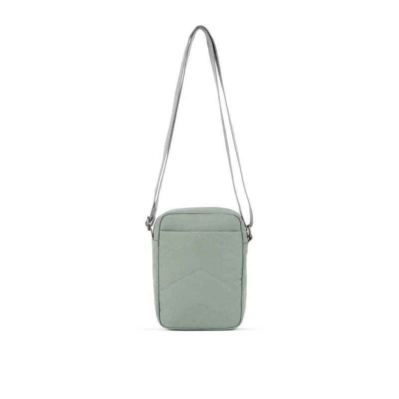 ROKA Bond Tasche aus recyceltem Leinen in Zinnoptik