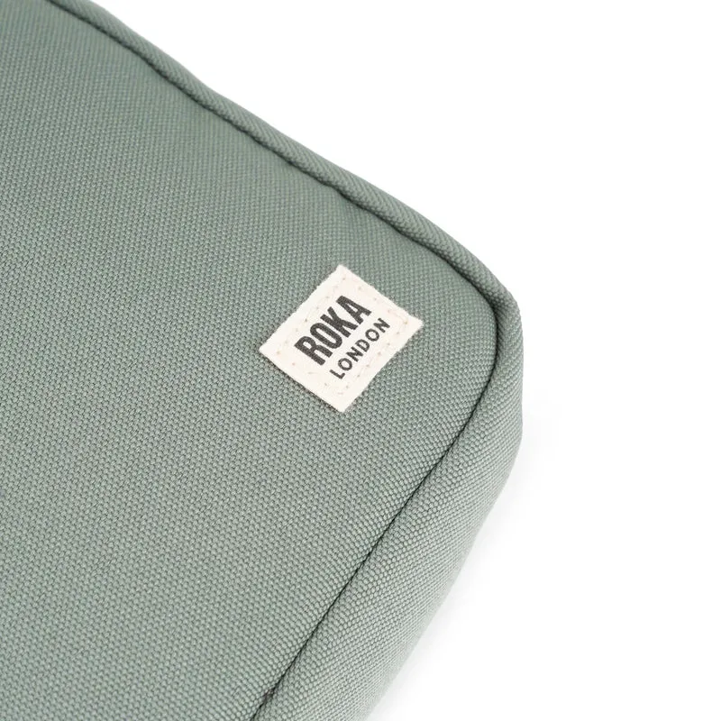 ROKA Bond Tasche aus recyceltem Leinen in Zinnoptik