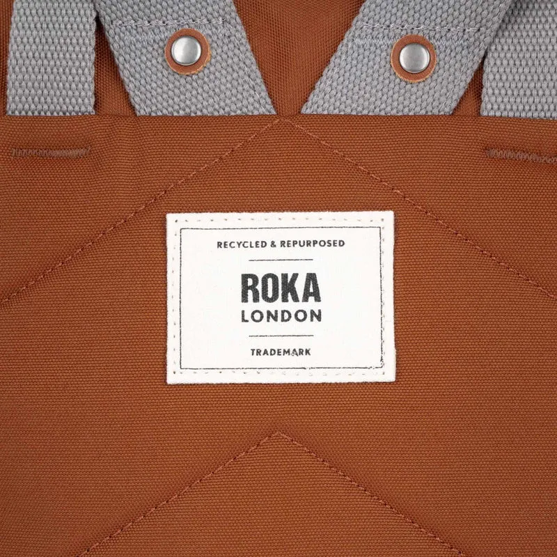 ROKA Finchley Eine mittelgroße Tasche aus recyceltem Canvas von Bran