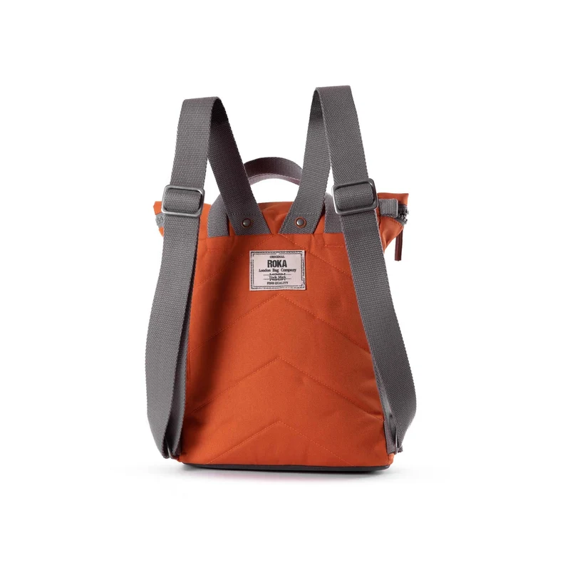 ROKA Finchley Eine kleine Tasche aus recyceltem Canvas in Atomic Orange