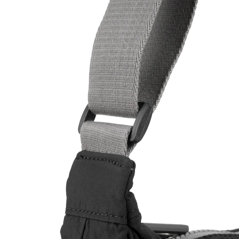 ROKA Farringdon Schwarzer Beutel aus recyceltem Taslon