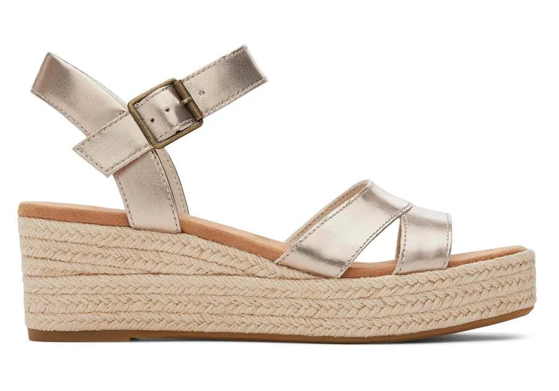 TOMS Keilsandalette „Audrey“ aus Metallic-Leder für Damen - Gold