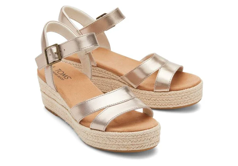 TOMS Keilsandalette „Audrey“ aus Metallic-Leder für Damen - Gold